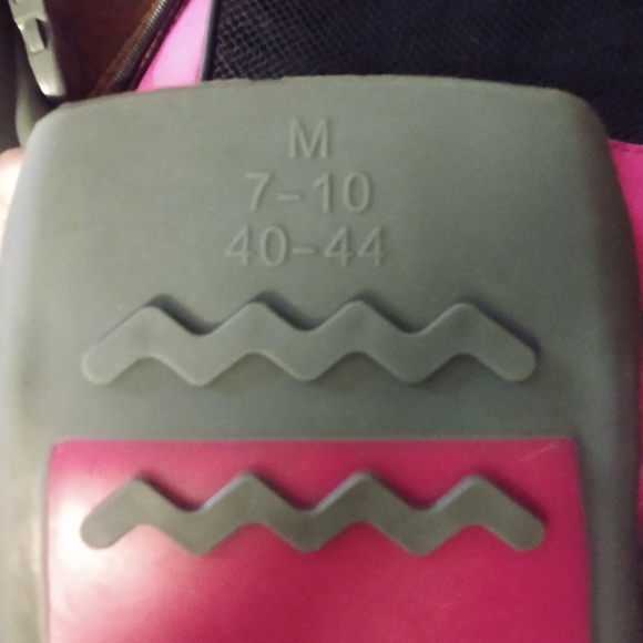 US Divers DivaII Mask Island Dry Snorkel Truck Fins Set, (Pink/Grey), Used But I - Picture 9 of 9
